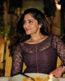 reba-monica-john-glamorous-look-photos-006