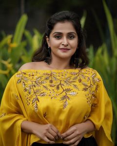 1_remya-nambeesan-photos-hd-003