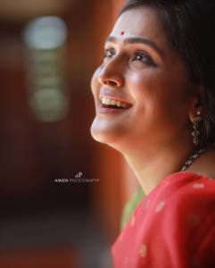 ramya-nambeesan-images-in-new-makeup0213