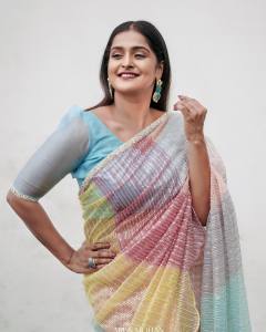 ramya-nambeesan-in-multicolour-saree-003