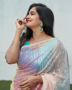 ramya-nambeesan-in-multicolour-saree-004