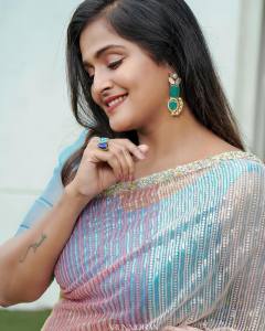 ramya-nambeesan-in-multicolour-saree-006