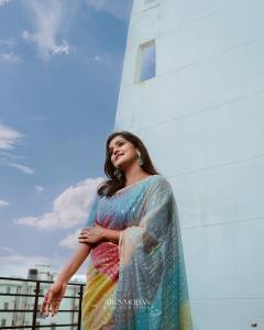 ramya-nambeesan-in-multicolour-saree-007