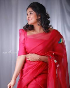 ramya-nambeesan-in-pink-net-saree-images