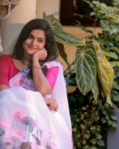 ramya-nambeesan-in-saree-look-photos-002