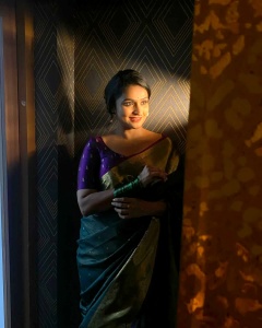 ramya-nambeesan-in-saree-look-photos-005