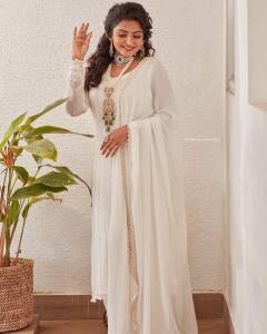 ramya-nambeesan-in-white-anarkali-churidar-photos-001