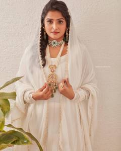 ramya-nambeesan-in-white-anarkali-churidar-photos-002