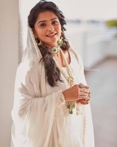 ramya-nambeesan-in-white-anarkali-churidar-photos-003