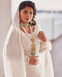ramya-nambeesan-in-white-anarkali-churidar-photos-004
