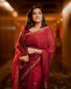 ramya-nambeesan-in-wine-red-saree-photos-005