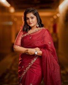 ramya-nambeesan-in-wine-red-saree-photos-006