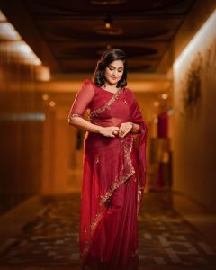 ramya-nambeesan-in-wine-red-saree-photos