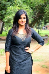 ramya-nambeesan-latest-photo-gallery-00123