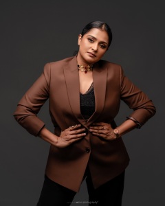 ramya-nambeesan-latest-photos-in-pants-and-brown-blazer-001