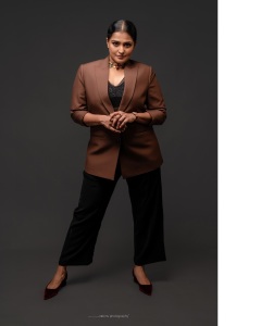ramya-nambeesan-latest-photos-in-pants-and-brown-blazer-002