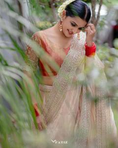 ramya-nambeesan-latest-photos-on-stage-performance-003