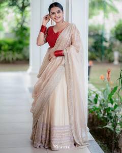 ramya-nambeesan-latest-photos-on-stage-performance-006