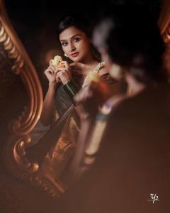 ramya-nambeesan-latest-photos-on-stage-performance-013