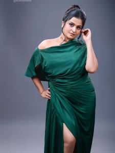 ramya-nambeesan-latest-photoshoot