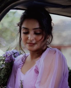 ramya-nambeesan-photos-in-purple-colour-gown-001
