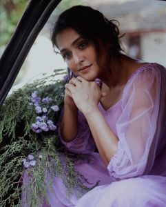 ramya-nambeesan-photos-in-purple-colour-gown-002
