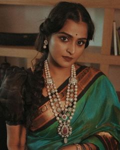 ramya-nambeesan-profile-photos-008