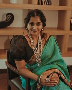 ramya-nambeesan-profile-photos-011