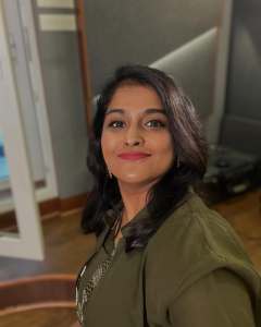 ramya-nambeesan-stage-performance-photos-007