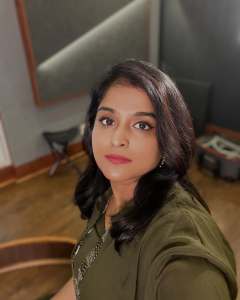 ramya-nambeesan-stage-performance-photos-011