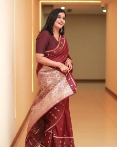 ramya-nambeesan-stage-performance-photos-014