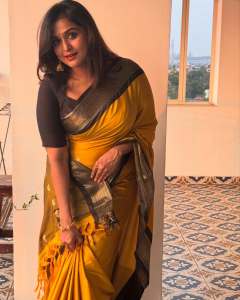 ramya-nambeesan-stage-performance-photos-019