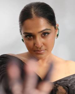 ramya-nambeesan-stylish-photoshoot-latest-001