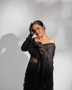 ramya-nambeesan-stylish-photoshoot-latest-004