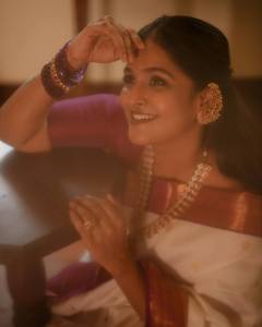 ramya-nambeesan-stylish-photoshoot-latest-014