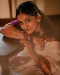 ramya-nambeesan-stylish-photoshoot-latest-016
