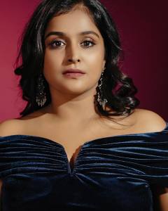 remya-nambeesan-in-dark-colour-latest-fashion-outfit-images-002