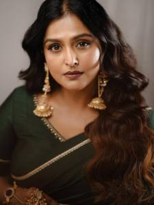 remya-nambeesan-in-stylish-and-trending-ornaments-look-outfit-photos-009