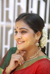 remya-nambeesan-latest-photos-in-saree-004