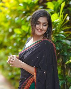 remya-nambeesan-new-photos-in-black-saree-002