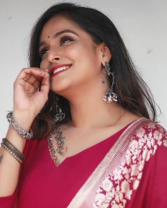 remya-nambeesan-photos-in-red-churidar-004