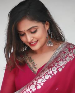 remya-nambeesan-photos-in-red-churidar-005