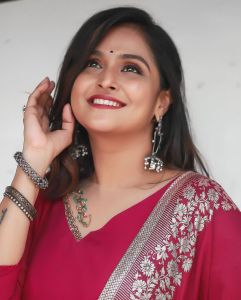 remya-nambeesan-photos-in-red-churidar-006