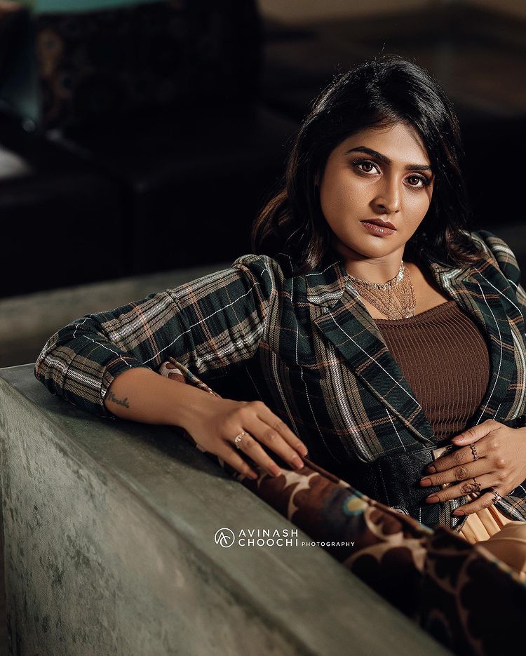 remya-nambeesan-new-photoshoot-in-western-style-001