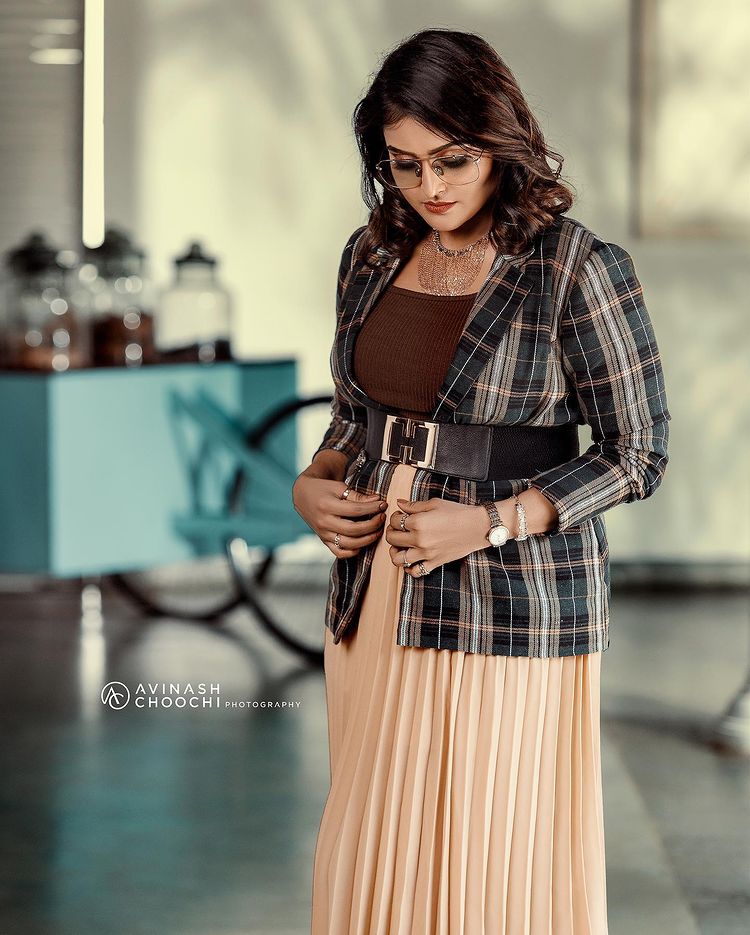 remya-nambeesan-new-photoshoot-in-western-style-002