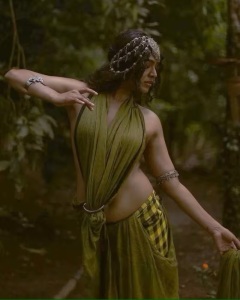 actress-rima-kallingal-latest-pics-in-tribal-style-dress-without-blouse-007