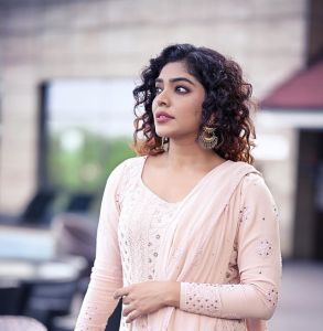 rima-kallingal-latest-photos-004