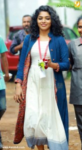 rima-kallingal-latest-stills-300-0016