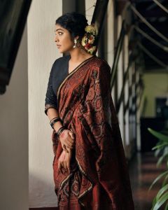 rima-kallingal-new-photos-in-saree-021-002