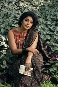 rima-kallingal-new-photos-in-saree-021-004